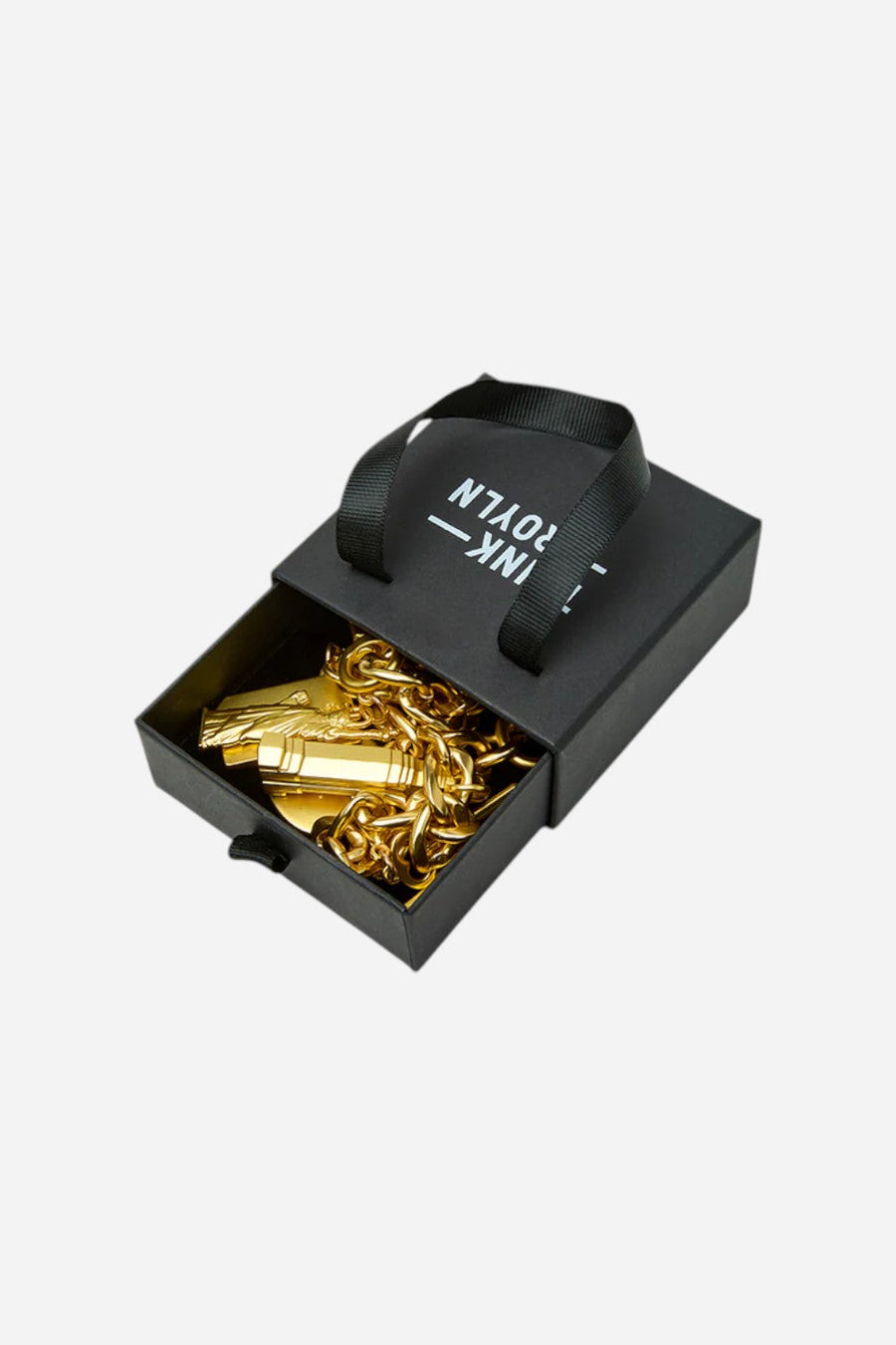 Think Royln TR Loves NYC Charm Chain in Gold – detail
