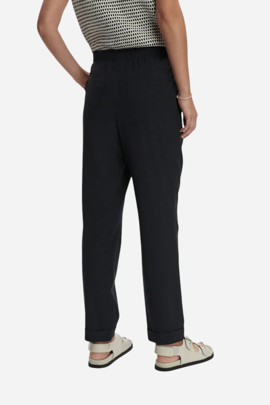 Varley Alana Slim Tapered Cuff Pant 27" in Black – back view