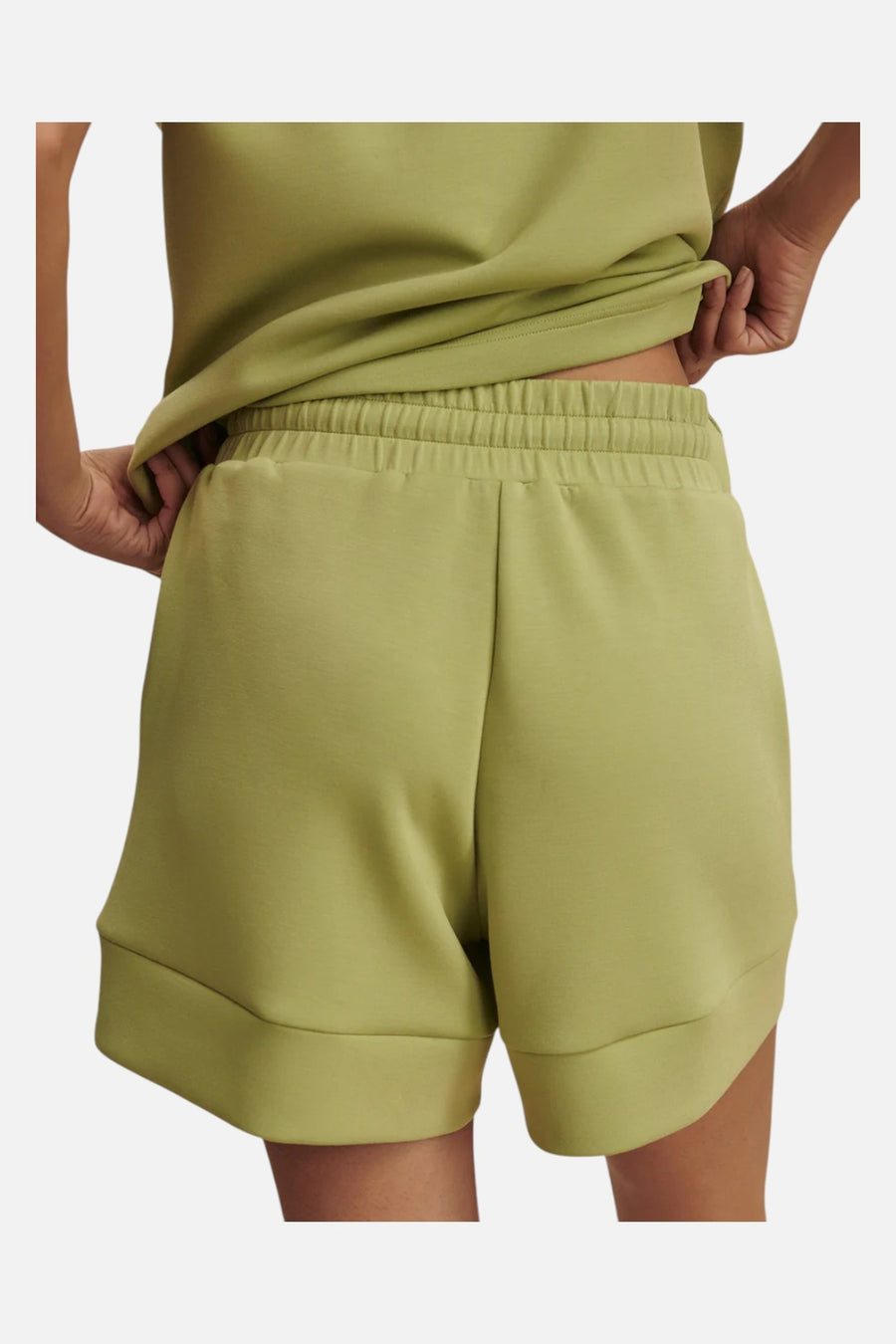 Varley Atrium High-Rise Short 4.5" in Fern – detail