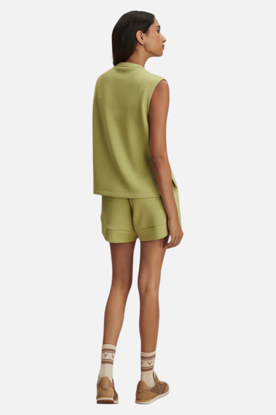 Varley Atrium High-Rise Short 4.5" in Fern – on model