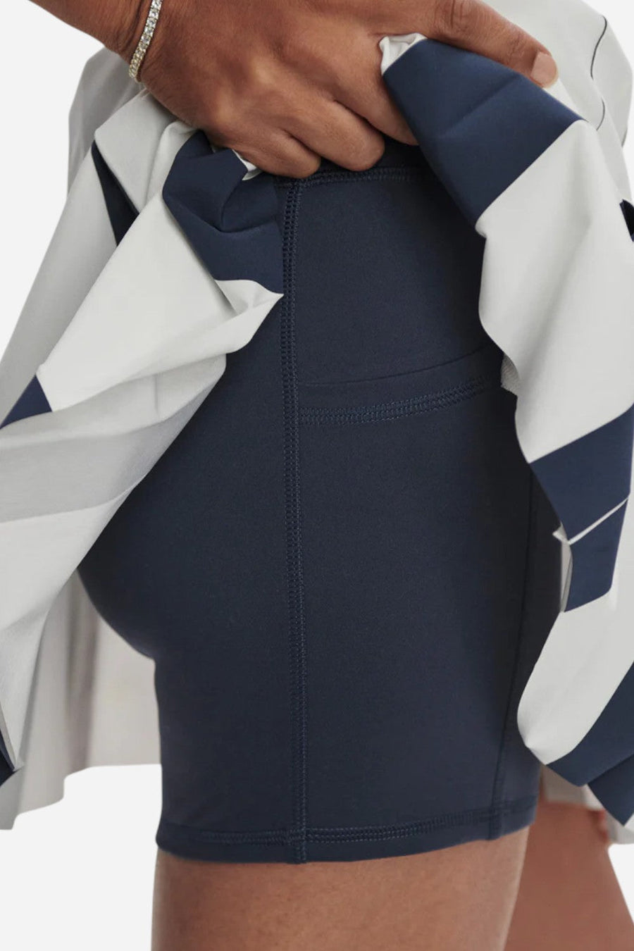 Varley Bronte 2-in-1 Skirt 15.5" in White/Blue Nights – detail