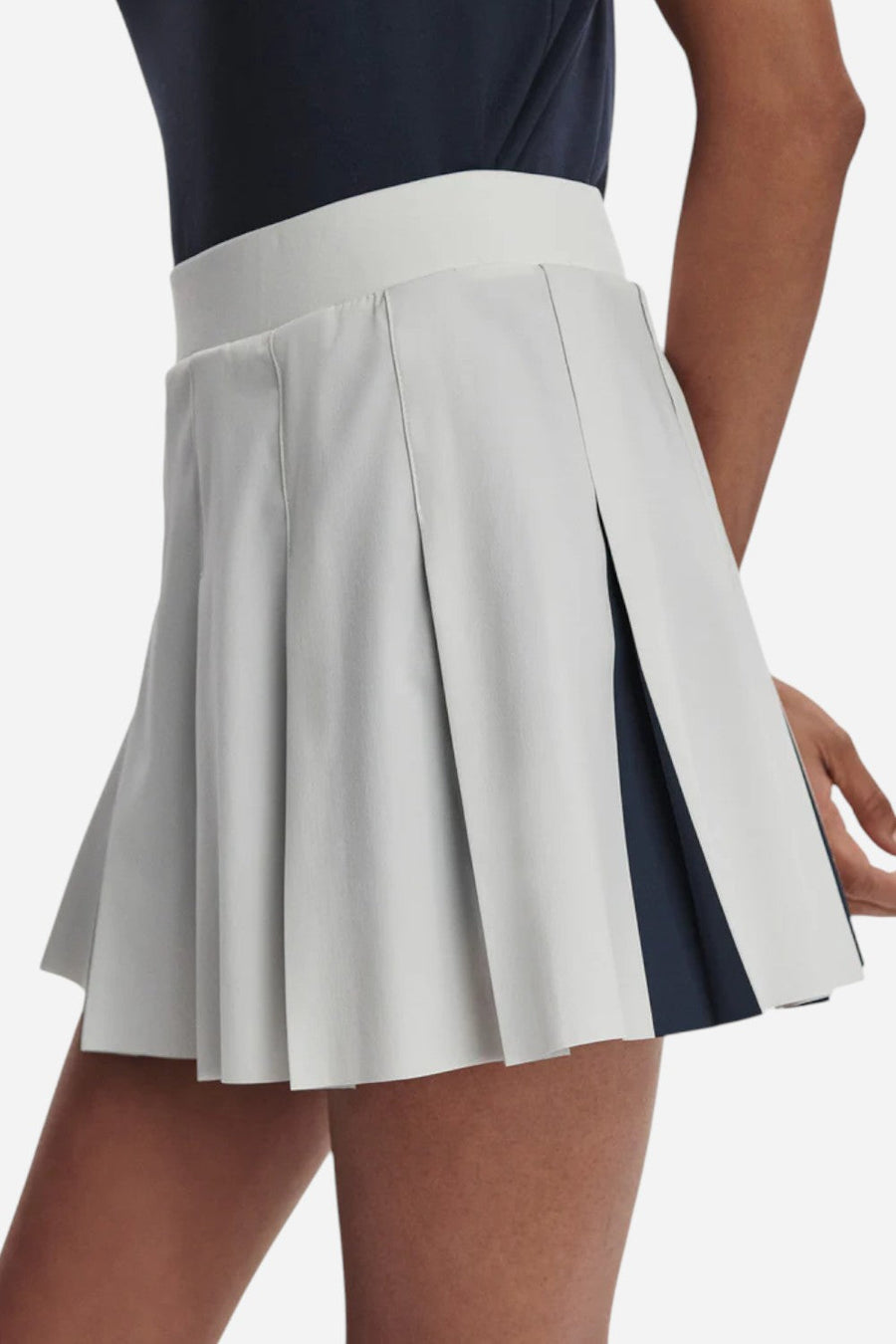 Varley Bronte 2-in-1 Skirt 15.5" in White/Blue Nights – side view
