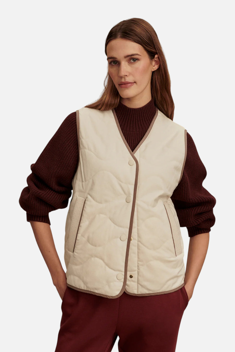 Varley Lori Reversible Gilet in Ash Taupe & Birch – on model