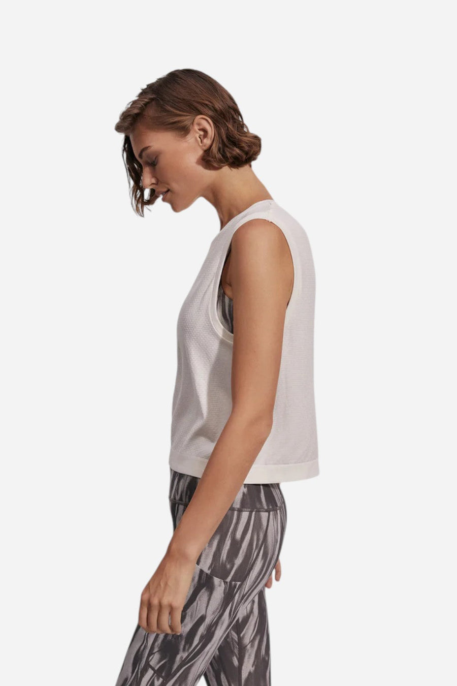 Varley Page Seamless Crop Tank in Snow White – side view