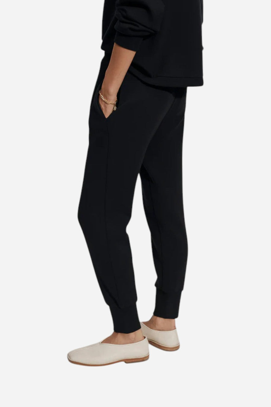 Varley Slim Cuff Pant 25" in Black – back view