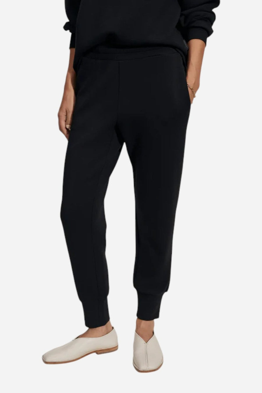 Varley Slim Cuff Pant 25" in Black – side view