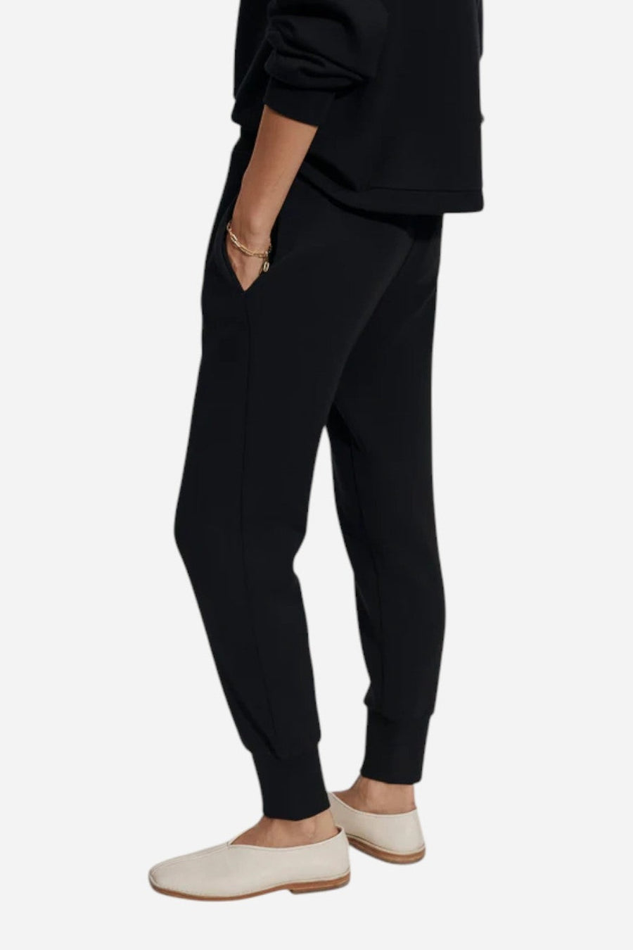 Varley Slim Cuff Pant 25" in Black – side view