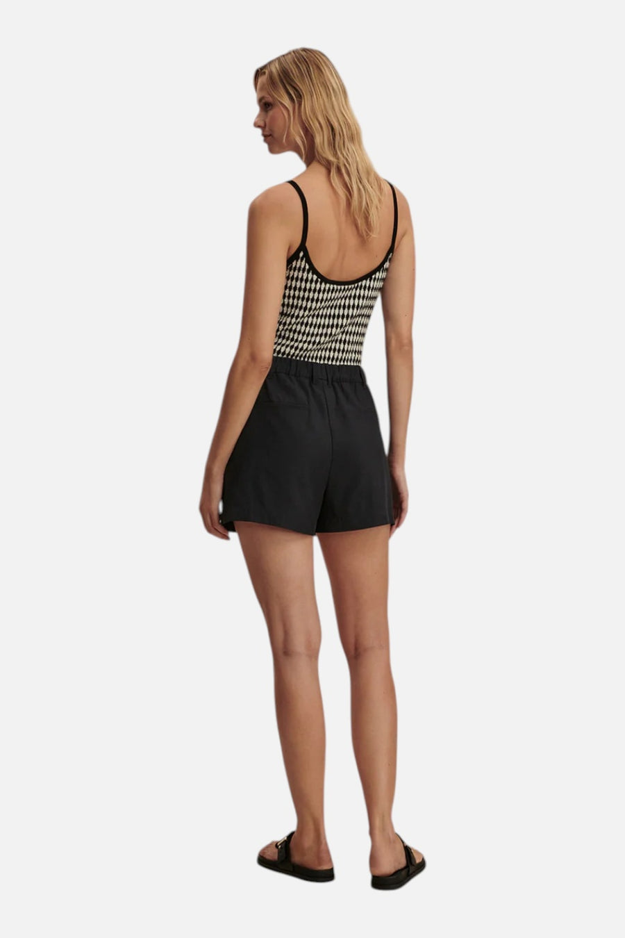 Varley Tansy Woven Short 3" in Black – on model