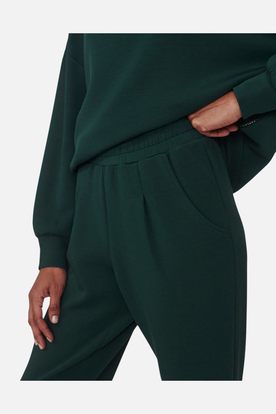 Varley The Rolled Cuff Pant 28.5" in Ponderosa Pine – detail