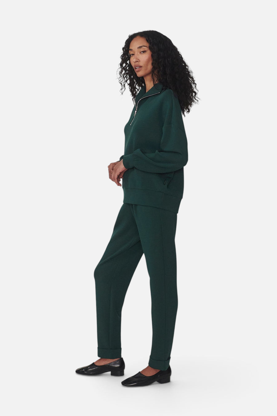 Varley The Rolled Cuff Pant 28.5" in Ponderosa Pine – side view
