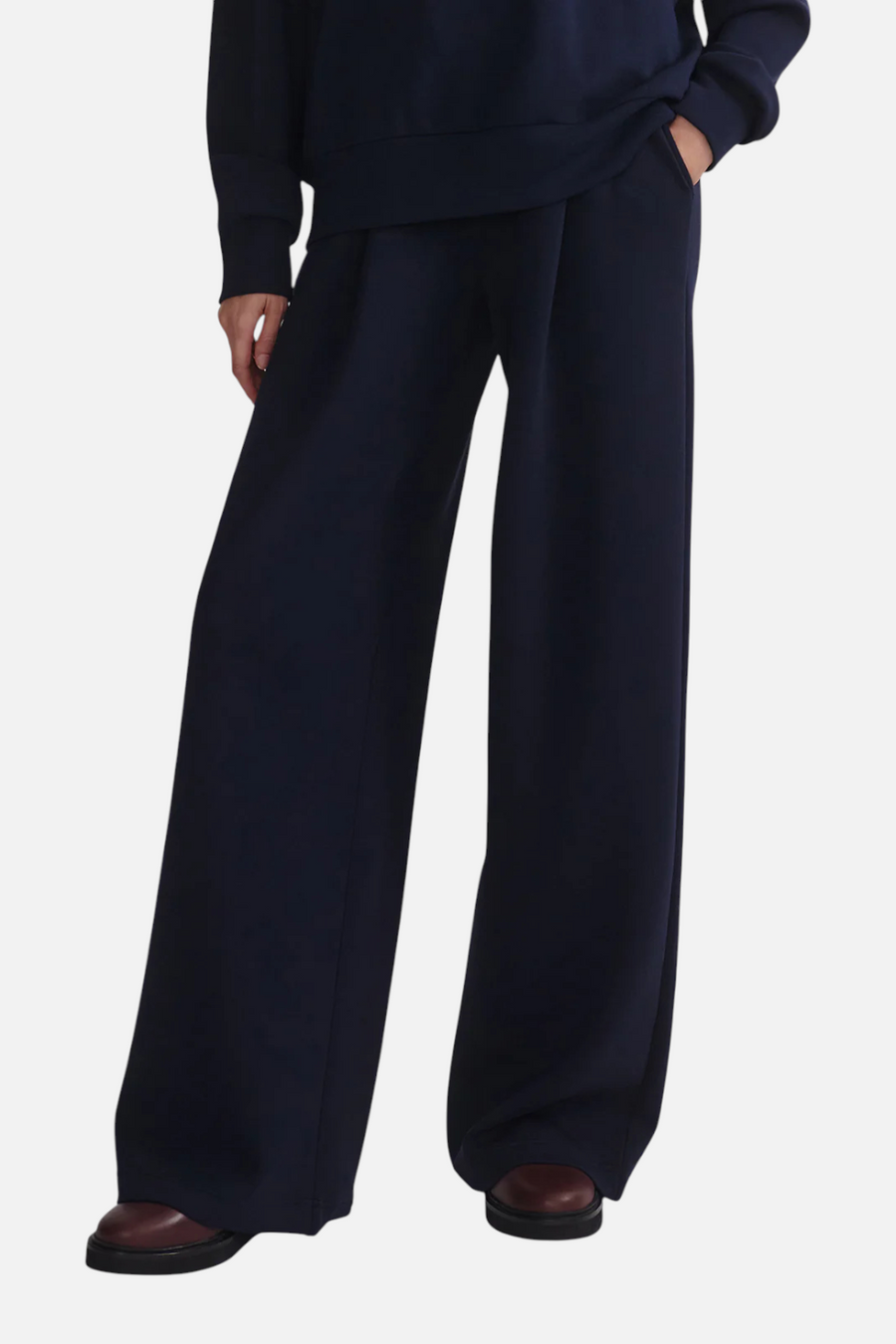 Varley Women's Extra Wide Leg Pant 29.5" in Navy – detail