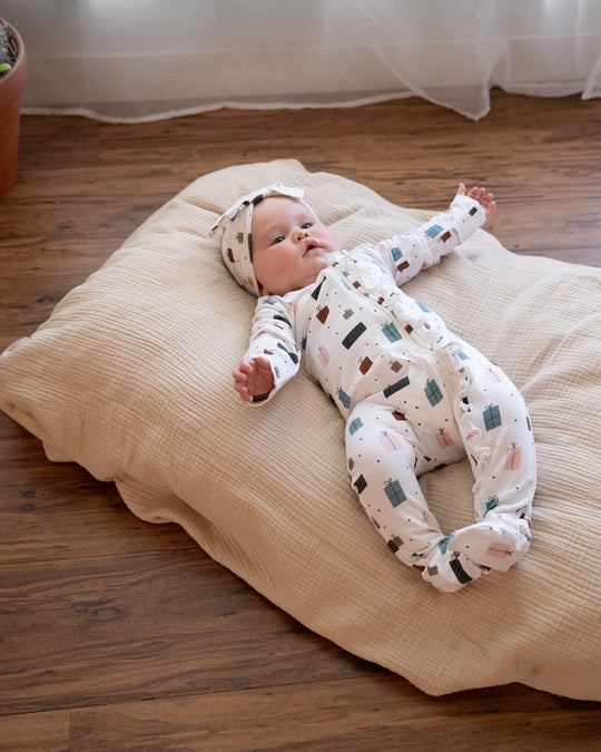 Viverano Presents Zipper Footie Baby Romper – flat lay
