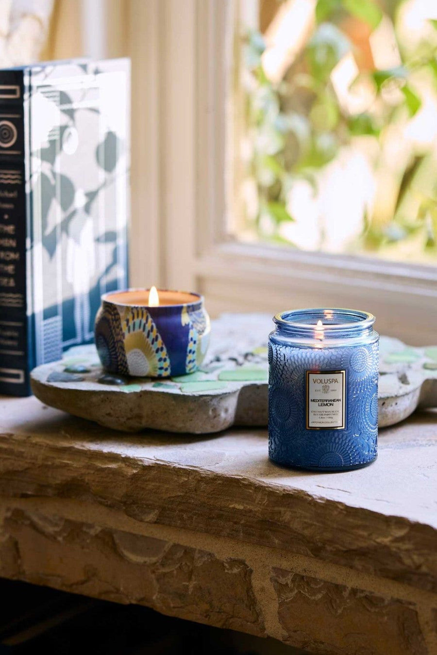 Voluspa Mediterranean Lemon Mini Tin Candle – detail