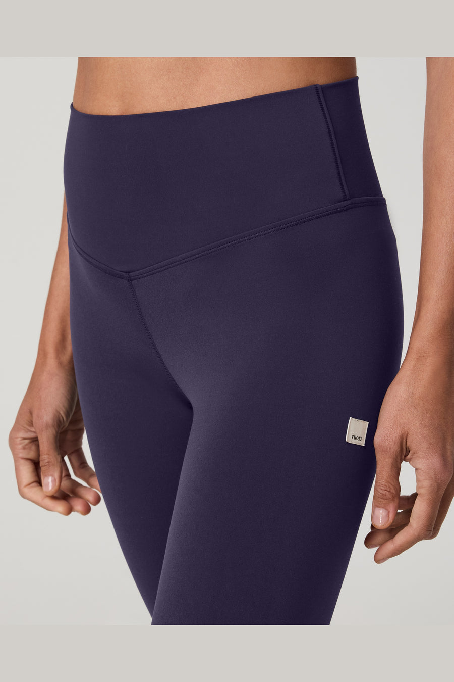 Vuori AllTheForm Legging in Velvet Violet – detail