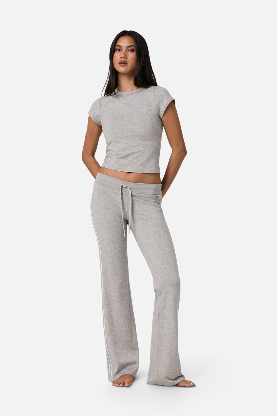 Vuori Halo Baby Tee in Pale Grey Heather – full length