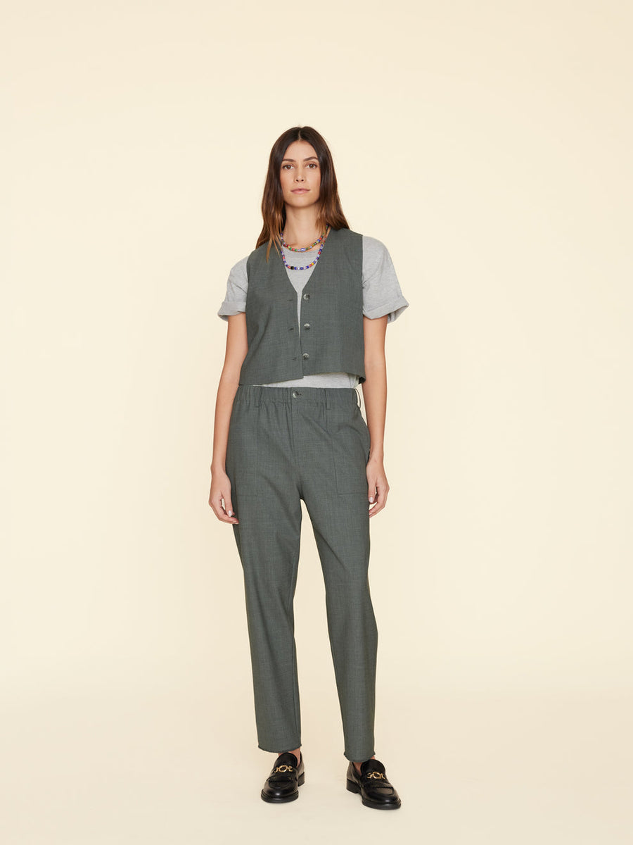 Xirena Charcoal Melange Mercer Pant – detail