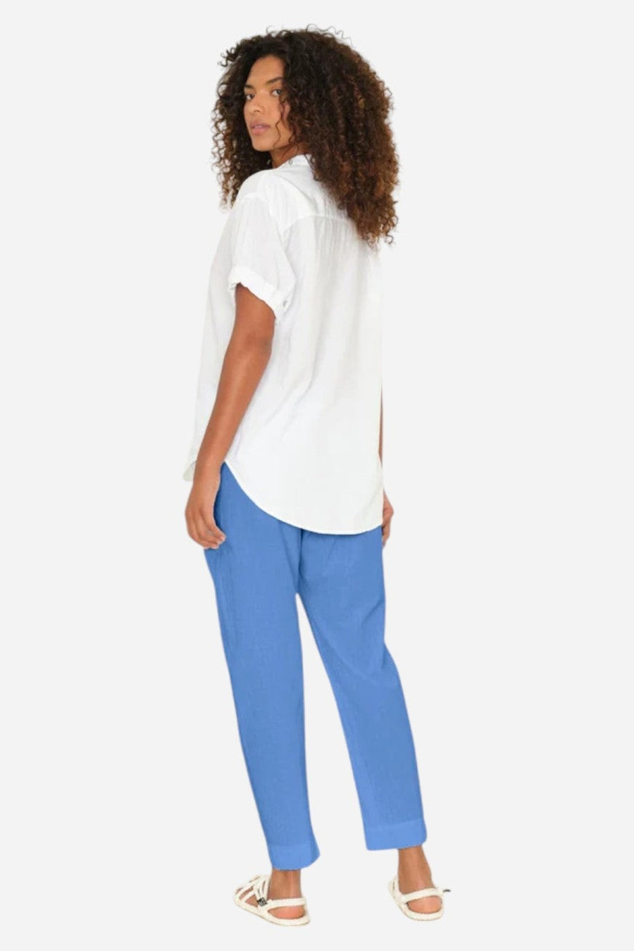 Xirena Corona Blue Draper Pant – on model