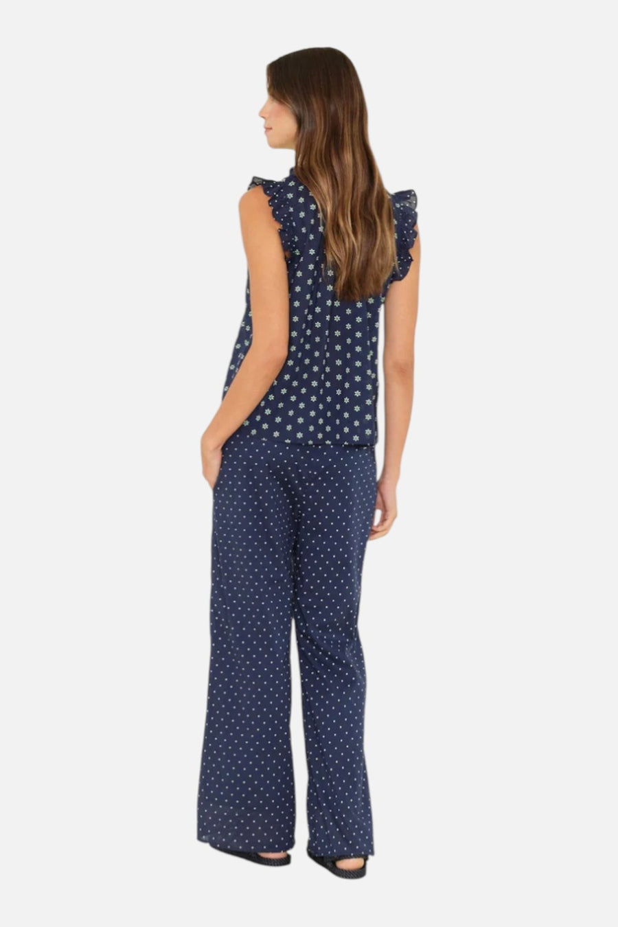 Xirena Women's Tori Daisy Pant in Navy – on model