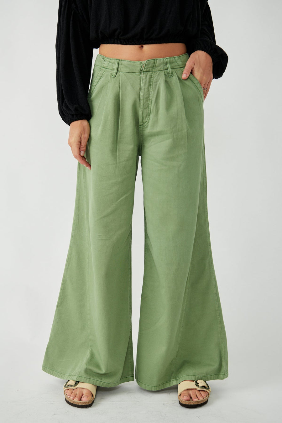 Free People Light As Spring Trouser in Verde